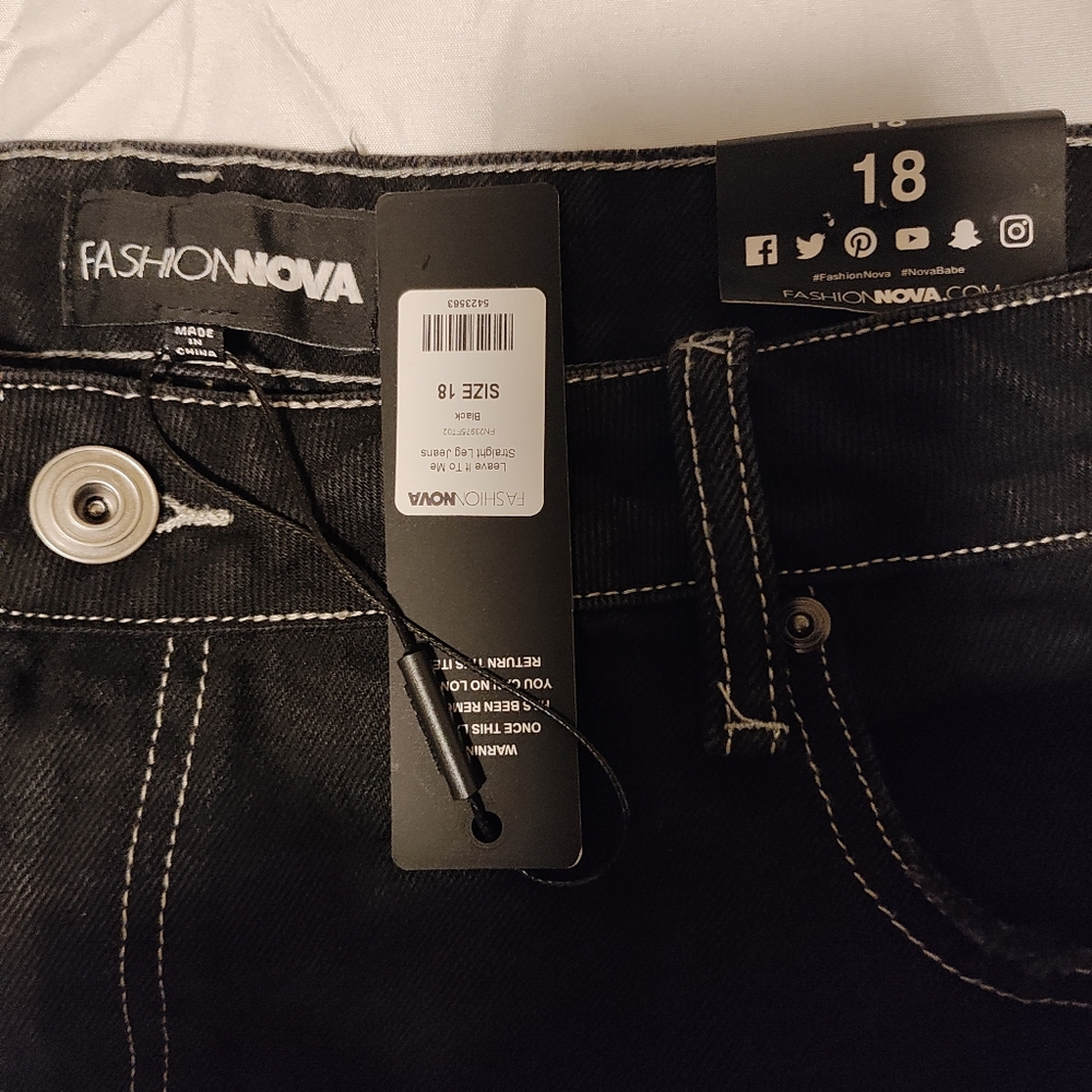 Fashion Nova Black Straight Leg Jeans For Women, Plus Size Friendly Size 18 - Picture 3 of 3